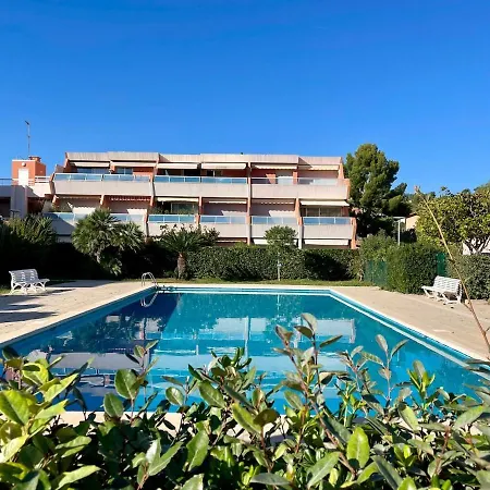 Very In With Pool דירה *