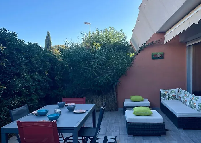 Very In With Pool Apartment