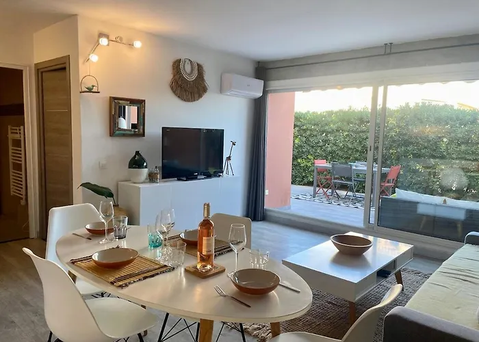 Apartment Very In With Pool Bandol